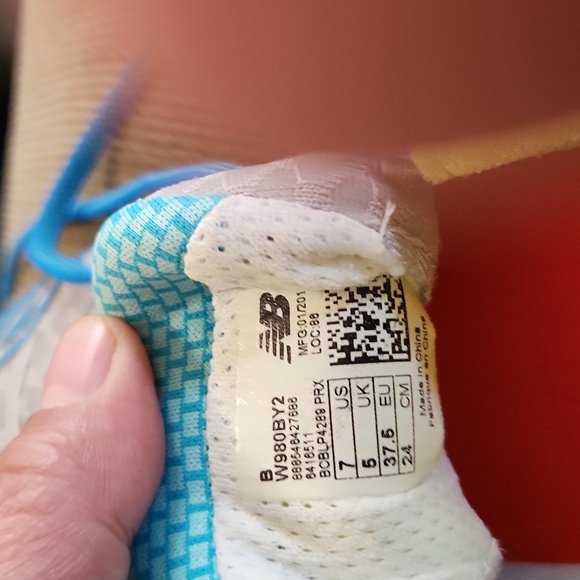 Gently Worn New Balance Size 8 - Picture 4 of 5